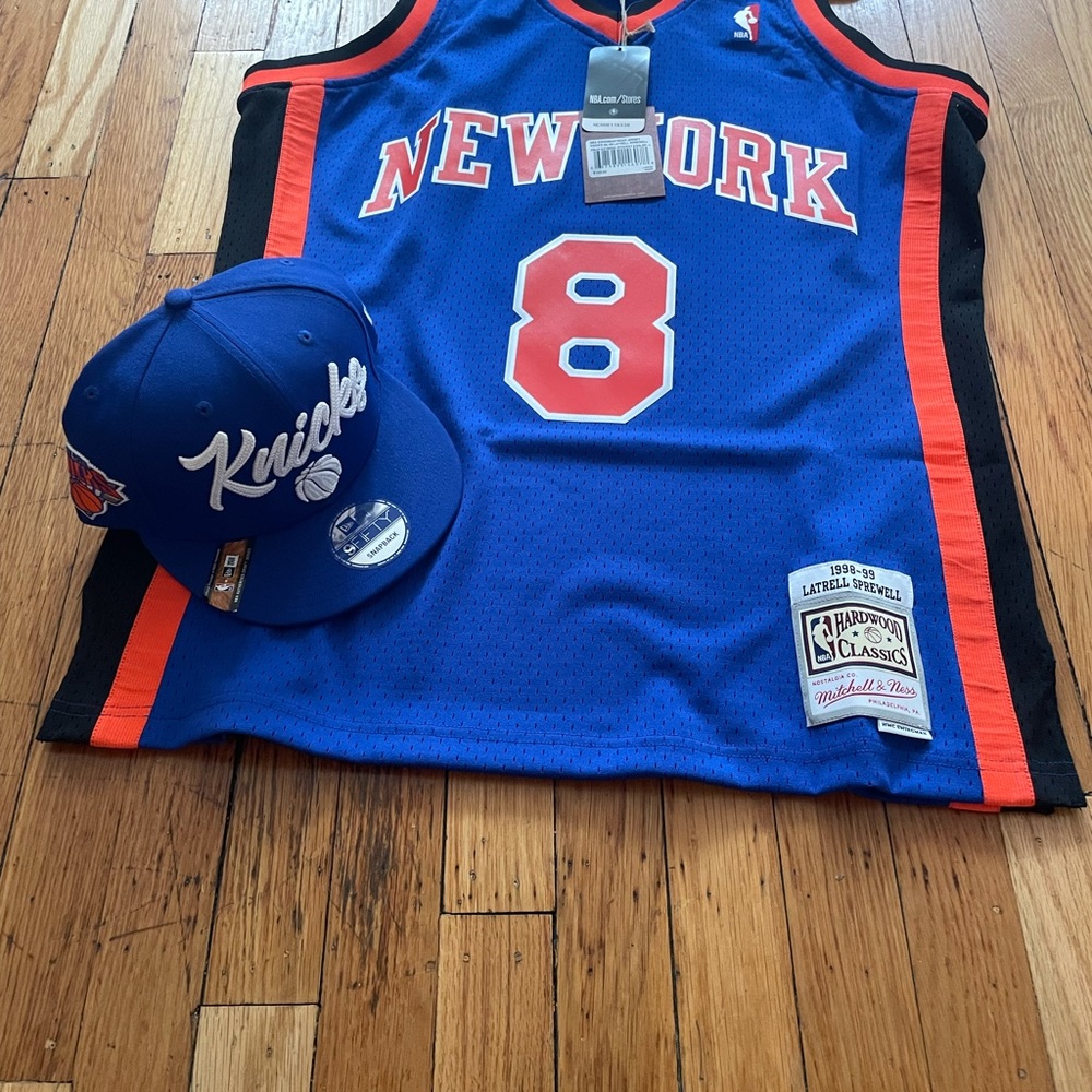 Knicks Jersey Sz L/ Knicks Hat Bundle